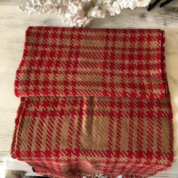 Sold.  Banana Republic Scarf 🧣 One Size - Picture 3 of 5